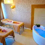 Отель Paradise Hotel & Relax Center 3*