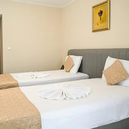 Paradise & Relax Center Hotell 3*