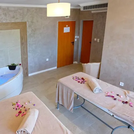 فندق Paradise & Relax Center 3*