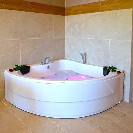 Paradise & Relax Center فندق 3*