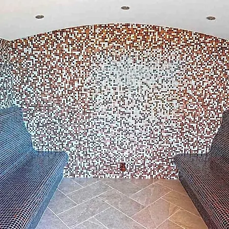 Paradise & Relax Center Hotel