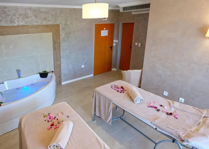 Otel Paradise & Relax Center 3*