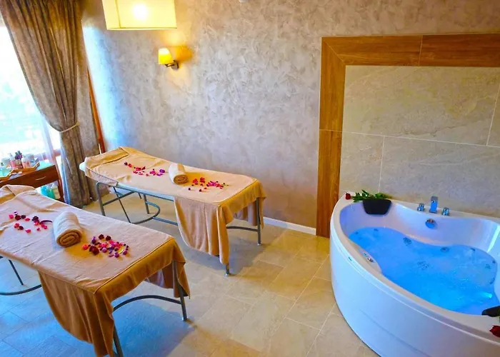 Otel Paradise & Relax Center 3*